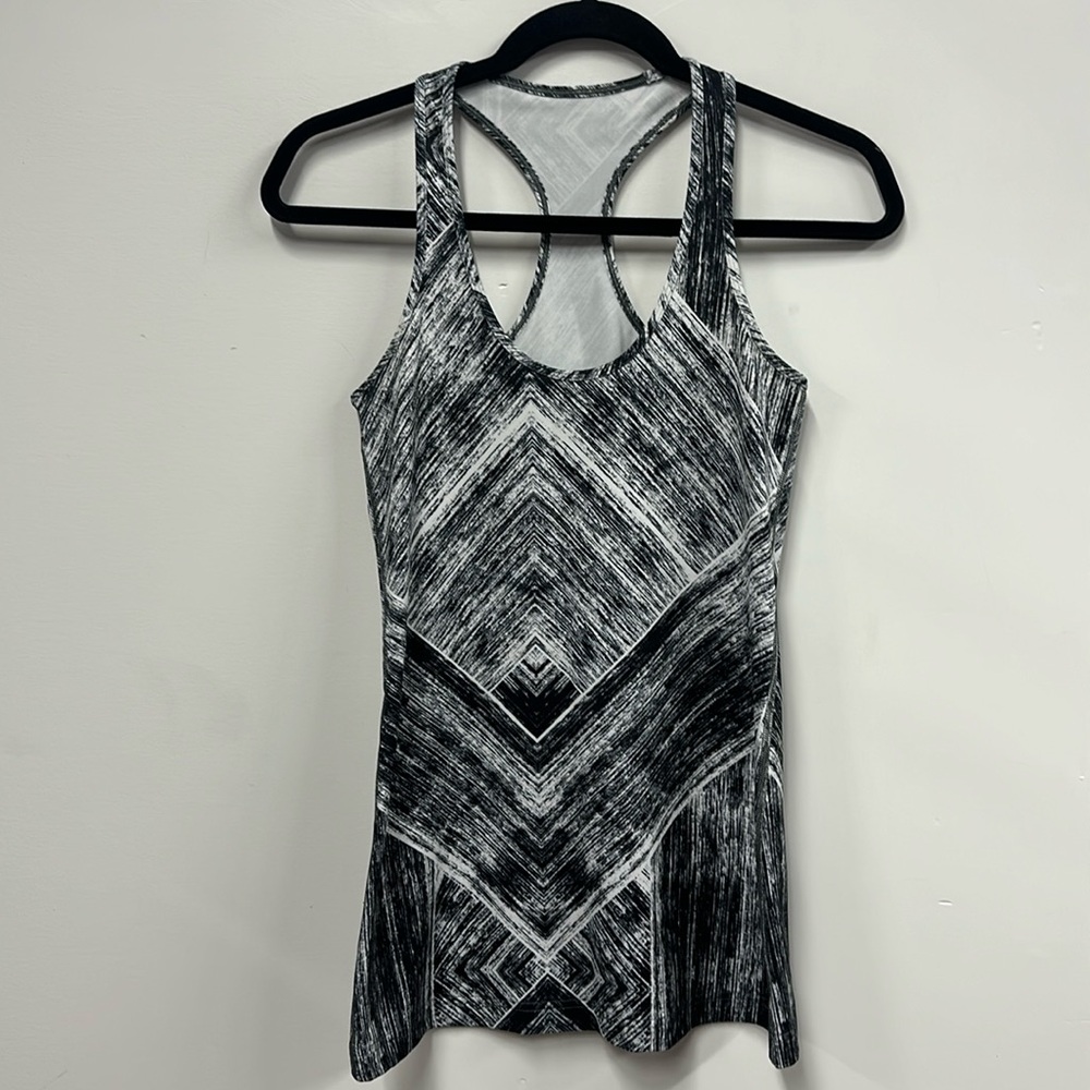 Lululemon black white graphic tank 8